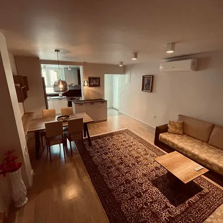 Luxury Mia